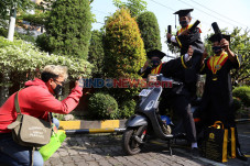 Ratusan Mahasiswa UWKS...