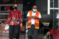 KPK Lanjutkan Pemeriksaan...
