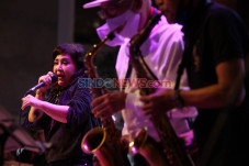 Bertahan Hidup, Musisi...