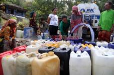 Kekeringan Landa Desa...