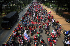 Buruh Kembali Gelar...