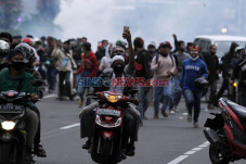 Polisi Bubarkan Paksa...