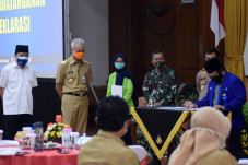 Masyarakat Jateng Deklarasi...