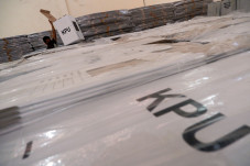 KPU Makassar Siap Distribusikan...