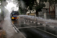 Mobil Water Canon Polisi...