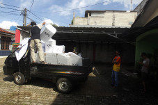 Distribusi Logistik...