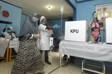 Keren, Petugas TPS 56...