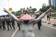 Buruh Kembali Gelar...