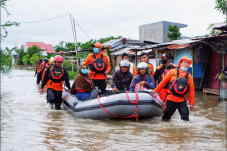 Banjir Rendam Pemukiman...