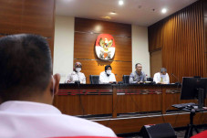 Sambangi KPK, Mensos...