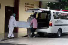 Kasus Covid-19 di Indonesia...