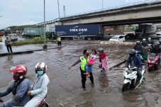 Semarang Banjir, Polisi...
