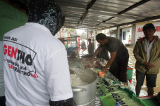 Relawan Dirikan Dapur...