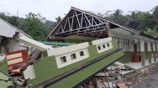 Gedung Sekolah Ambruk...