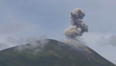 Gunung Ile Lewotolok...
