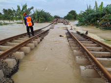 Terdampak Banjir, Hari...