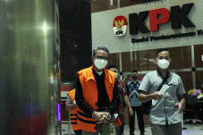 Pemeriksaan Perdana...
