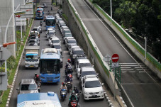 Parkir Sembarangan di...