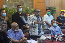 Razman Nasution Pertanyakan...