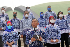 Ibas Pimpin Sumpah Ikrar...