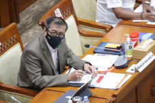 Menkumham Yasonna Rapat...
