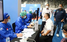 Vaksinasi Covid-19 untuk...