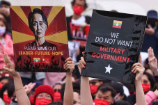 Warga Myanmar Gelar...
