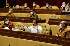 Rapat Kerja Komisi II...