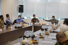 Bahas Kerjasama, John...