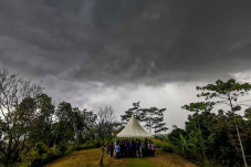 Awan Hitam Selimuti...