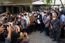 Menteri Agama Kunjungi...