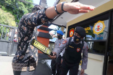 Pasca Bom Makassar,...