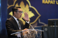 Ridwan Kamil Hadiri...