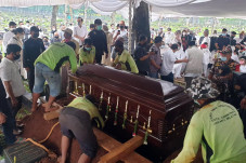 Ratusan Pelayat Antarkan...