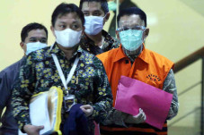 KPK Tahan Eks Pejabat...
