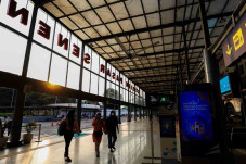 Suasana Sepi di Stasiun...