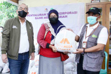 Bank Mega Syariah Berbagi...