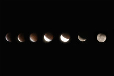 Gerhana Bulan Total...