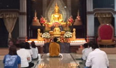Umat Buddha di Semarang...