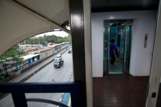 Pengoperasian Lift di...