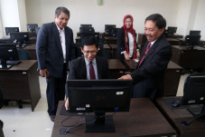 Meniti Kejayaan Majapahit,...