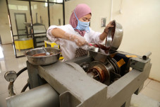 Melihat Proses Produksi...