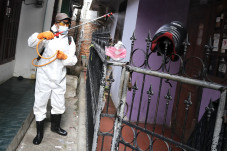 Penyemprotan Disinfektan...
