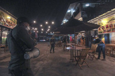 Pembatasan Jam Operasional...
