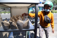 Nasi Bungkus Gratis...