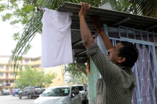 Kibarkan Bendera Putih,...