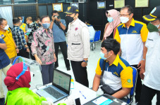 Ratusan Karyawan KTM...