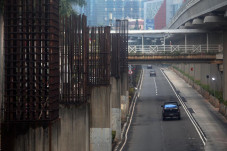 Melihat Kembali Tiang-Tiang...