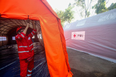 PMI Dirikan Shelter...
