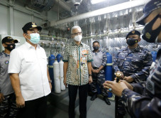 KRI dr Soeharso-990...